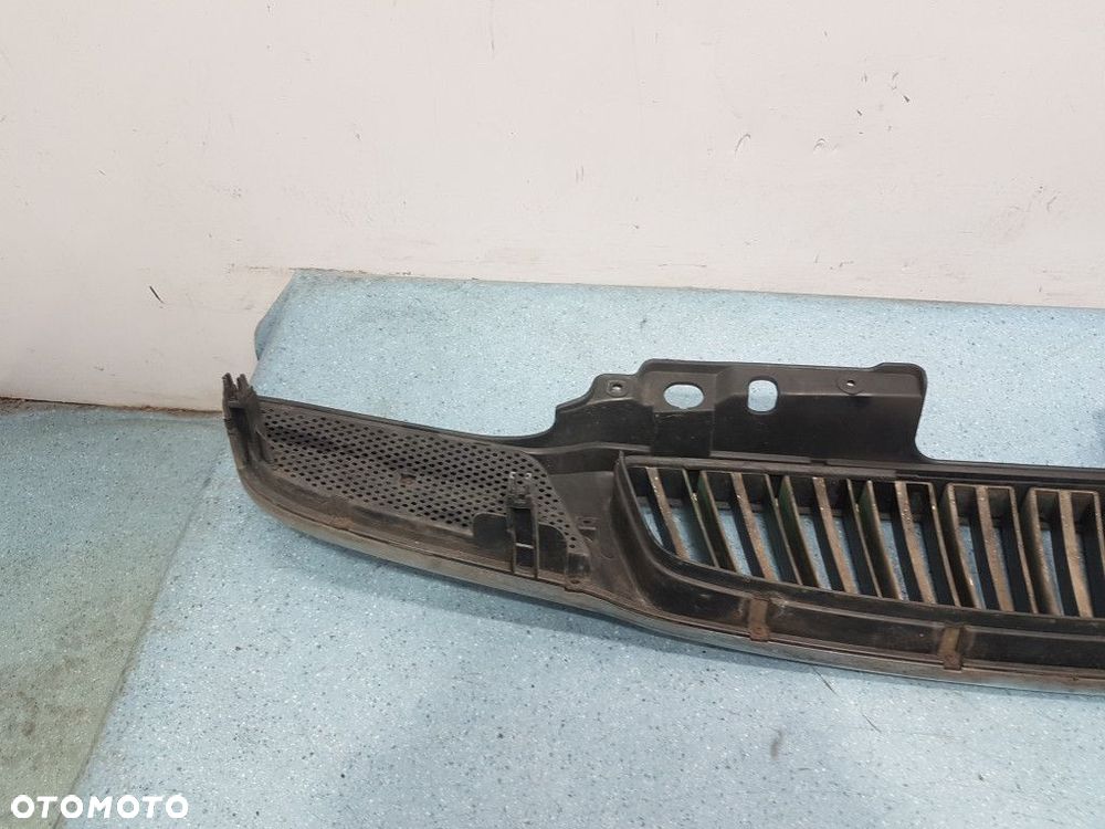 DAEWOO REZZO ATRAPA / GRILL - 6