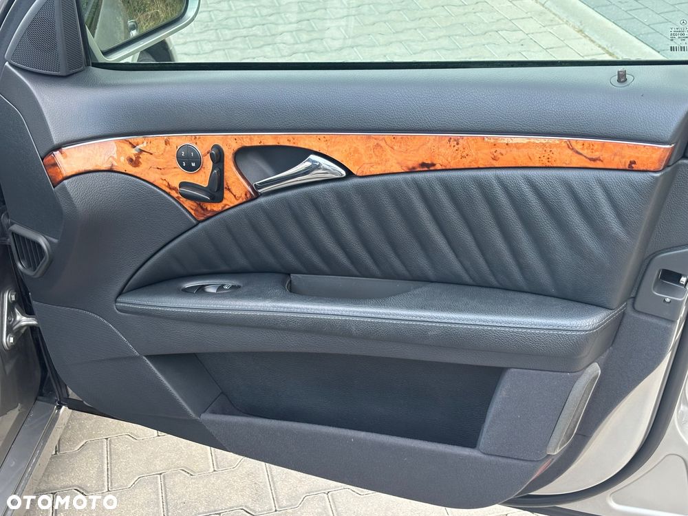 Mercedes-Benz Klasa E 320 CDI T Elegance - 31