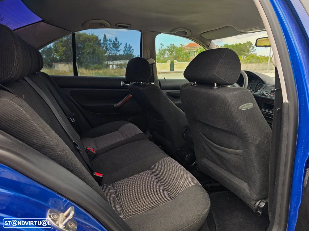 VW Bora 1.9 TDi Highline EC - 11