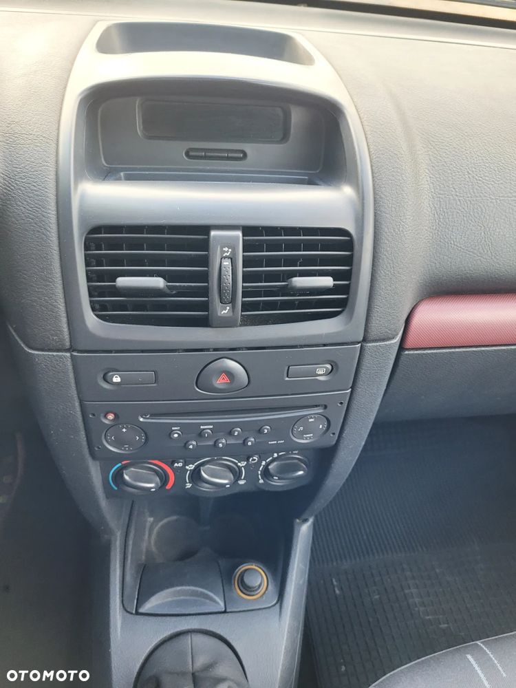 Renault Clio 1.2 16V Authentique - 15