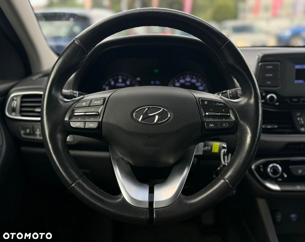 Hyundai i30 1.5 DPI Classic + - 16