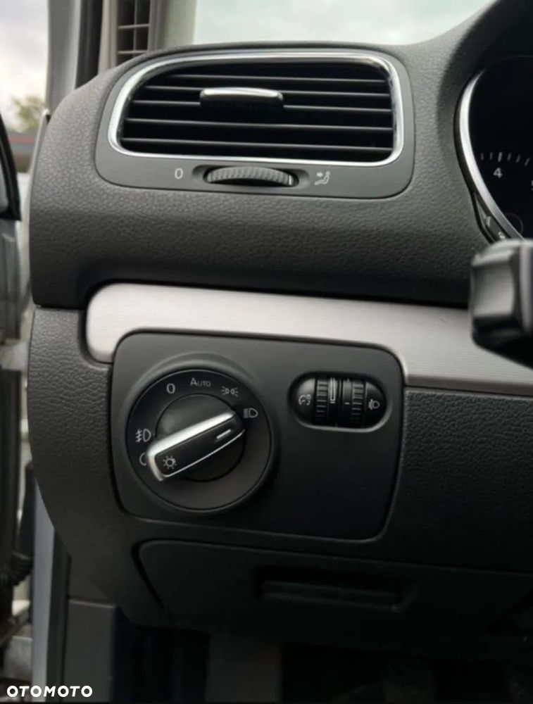 Volkswagen Golf - 11