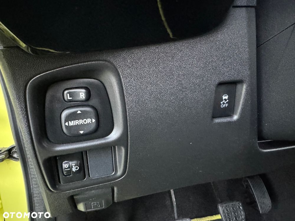 Toyota Aygo x mit x-business Paket - 38