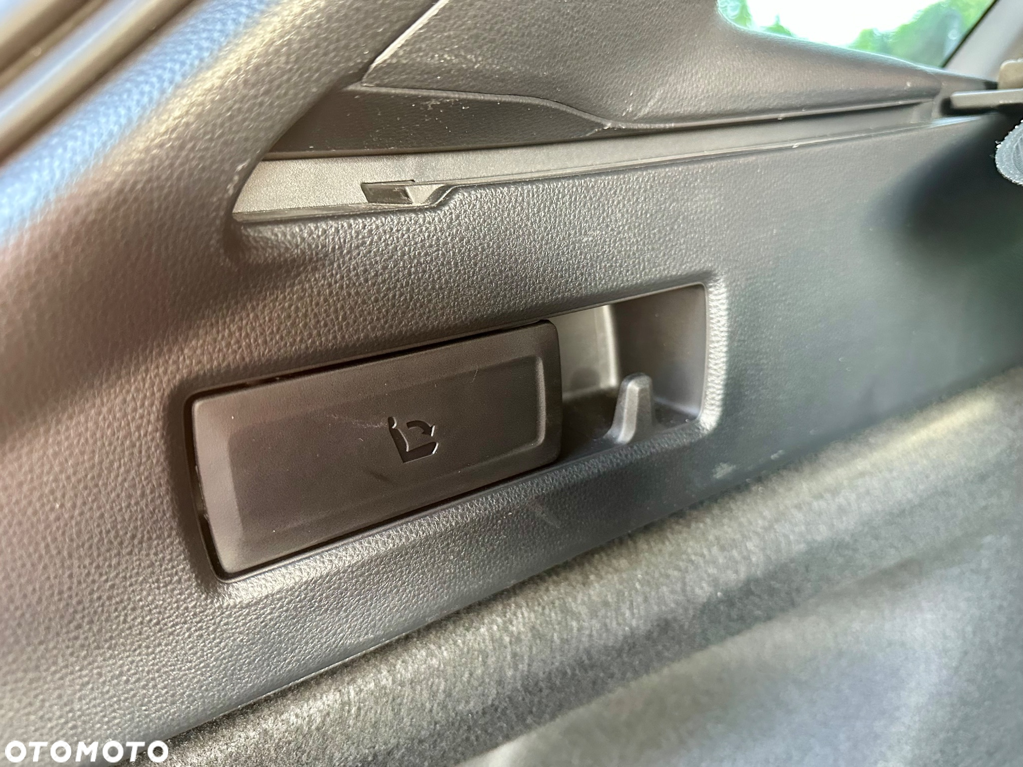 Toyota Corolla 2.0 Hybrid Style - 36
