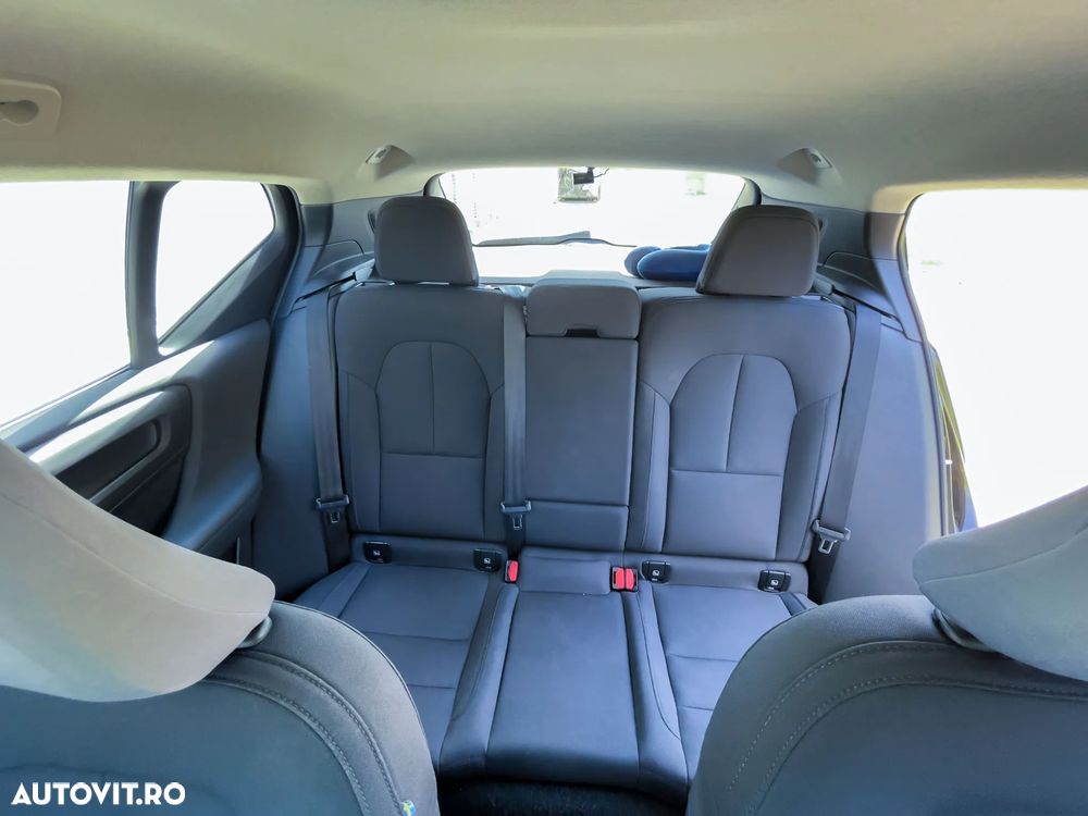 Volvo XC 40 B4 AT8 Mild Hybrid Momentum Pro - 12
