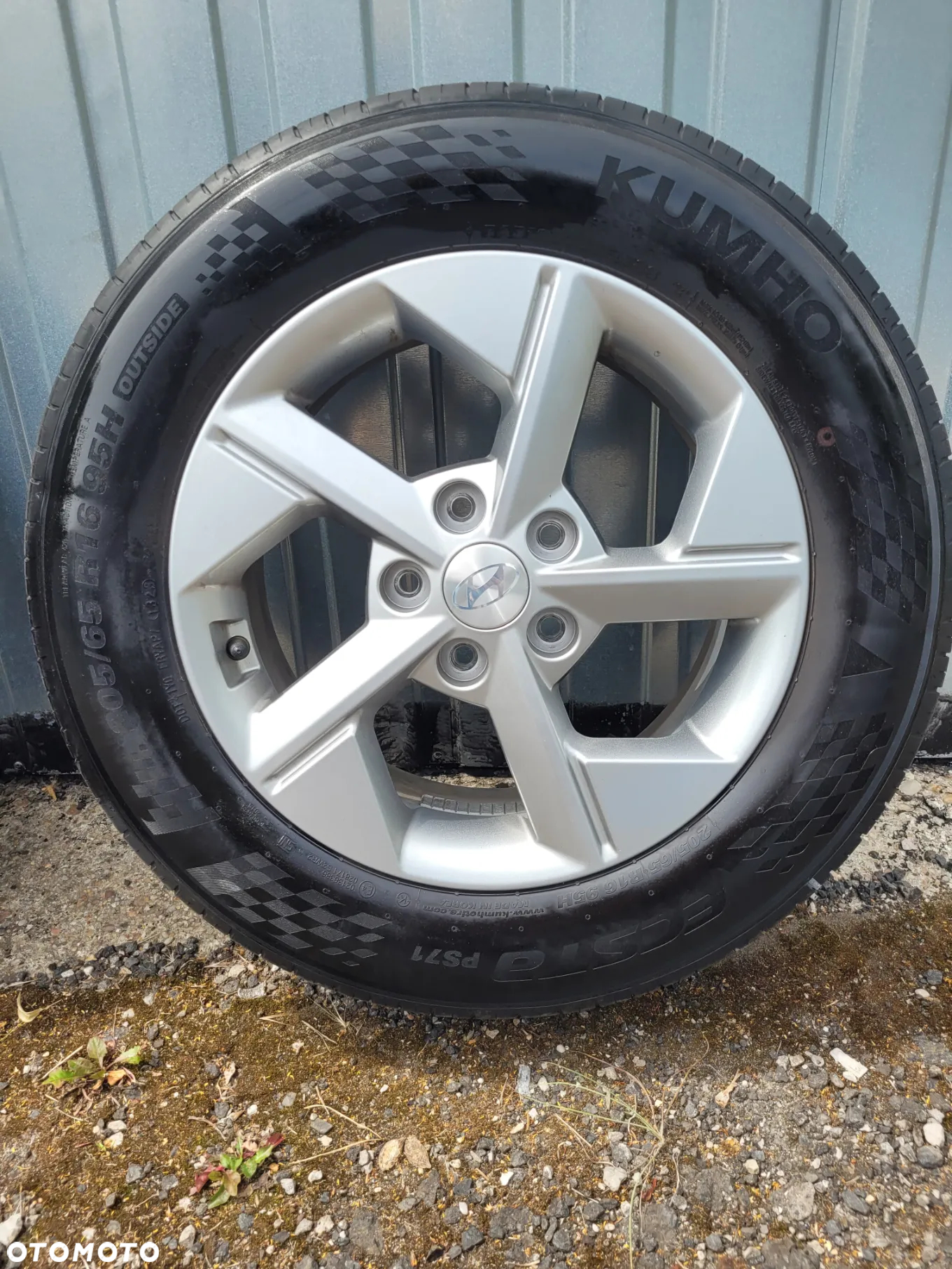Oryginalne felgi aluminiowe i opony letnie - 2