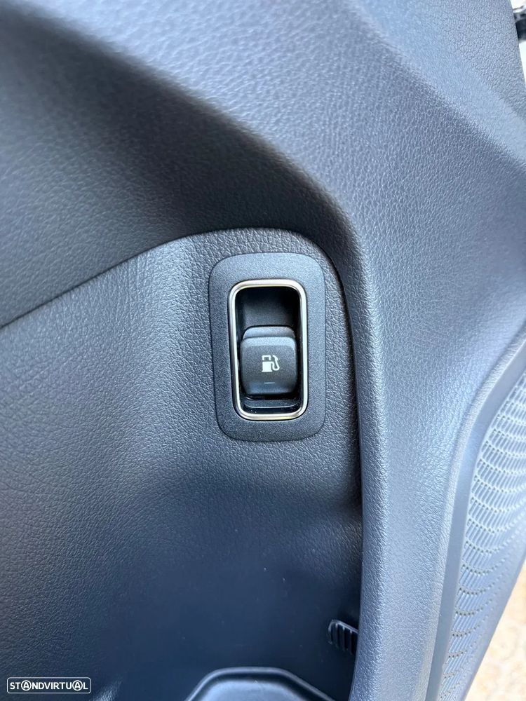 Mercedes-Benz CLA 250 e 8G-DCT Edition AMG Line - 38