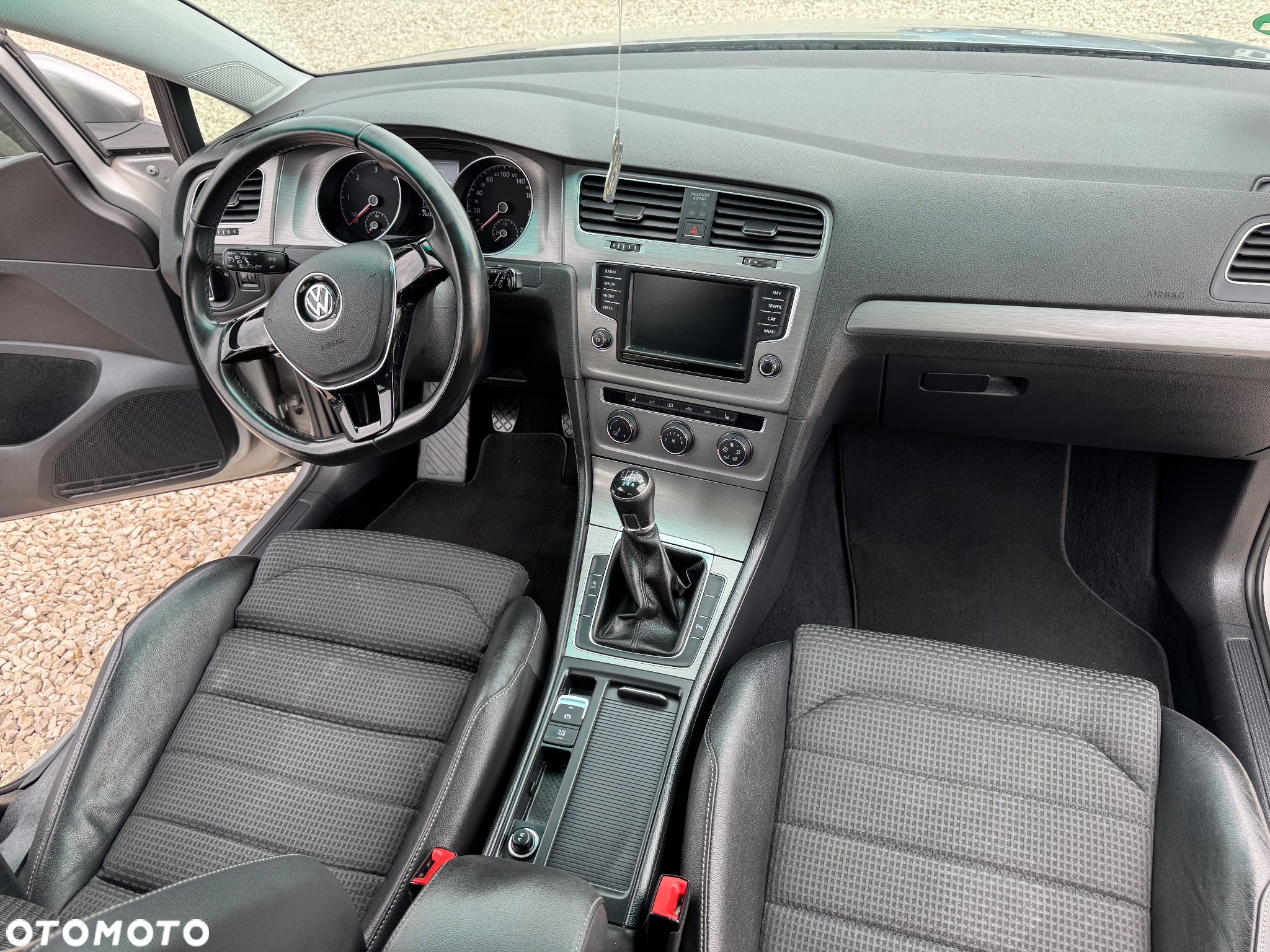 Volkswagen Golf 2.0 BlueTDI Highline - 25