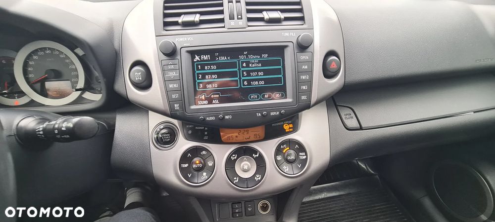 Toyota RAV4 2.2 D-4D Premium - 17