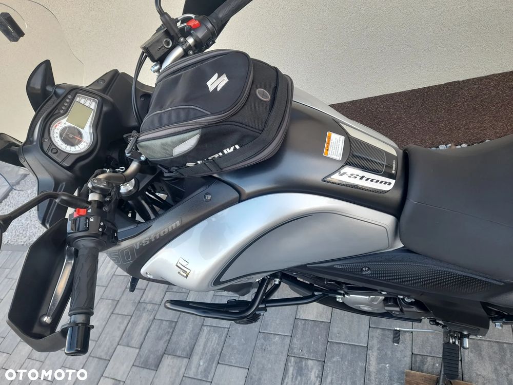 Suzuki V-STROM - 32