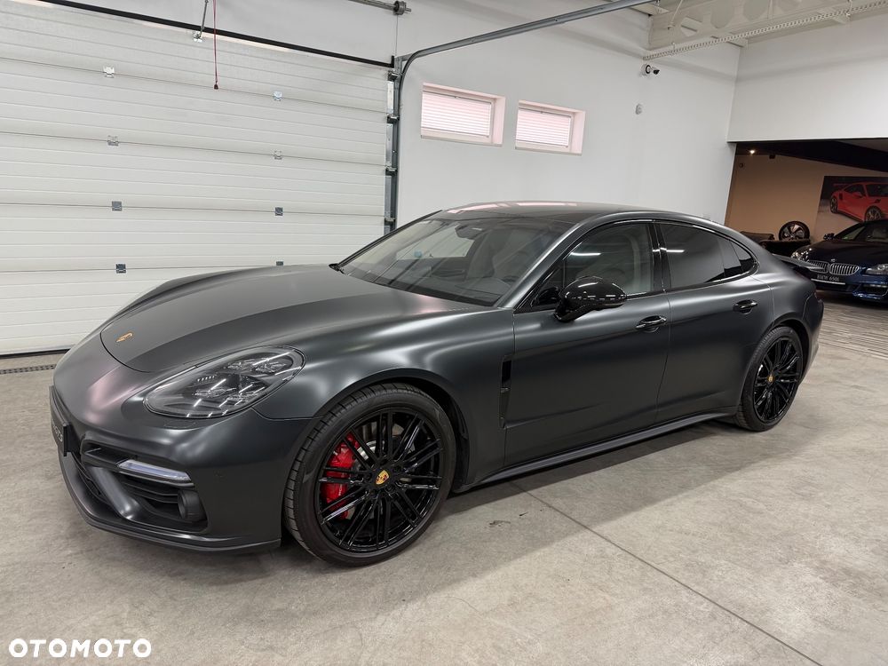 Porsche Panamera Turbo - 1