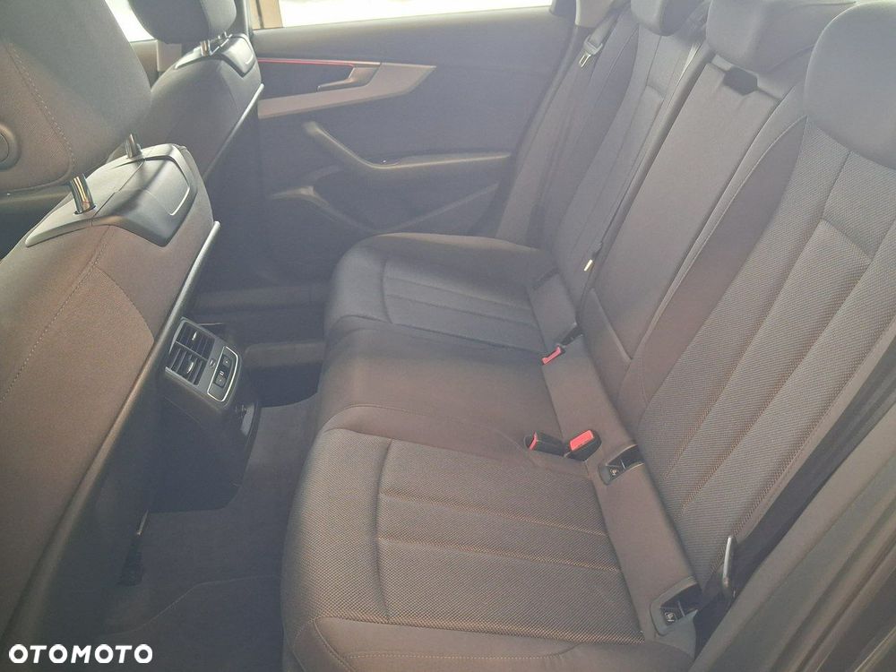 Audi A4 Limousine - 14