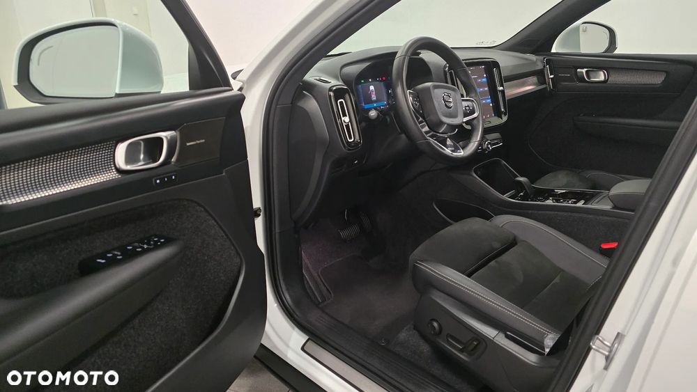 Volvo XC 40 B3 B DKG Ultra Black Edition - 5