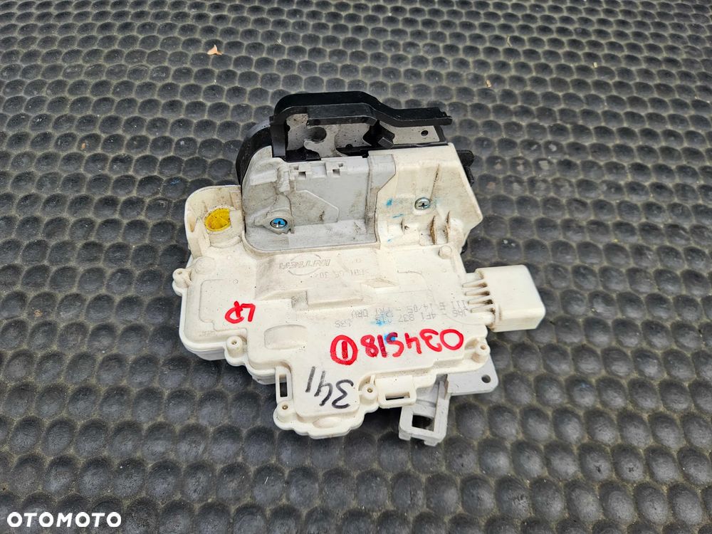 Zamek Drzwi 4F1837015 4F1837016 Rygiel Lewy Prawy Przod Przedni Europa Audi A6 C6 A3 8P - 9