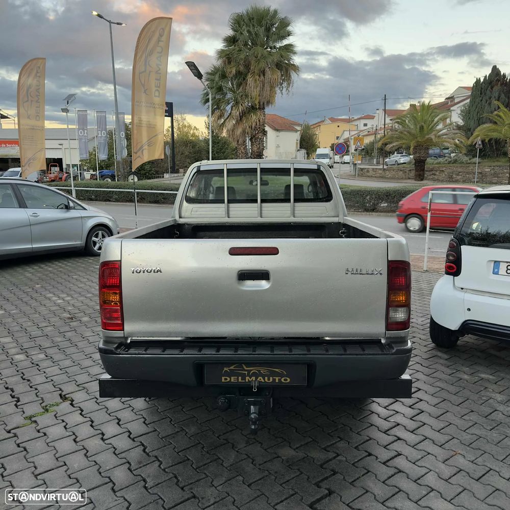 Toyota Hilux 2.5 D-4D CE - 6