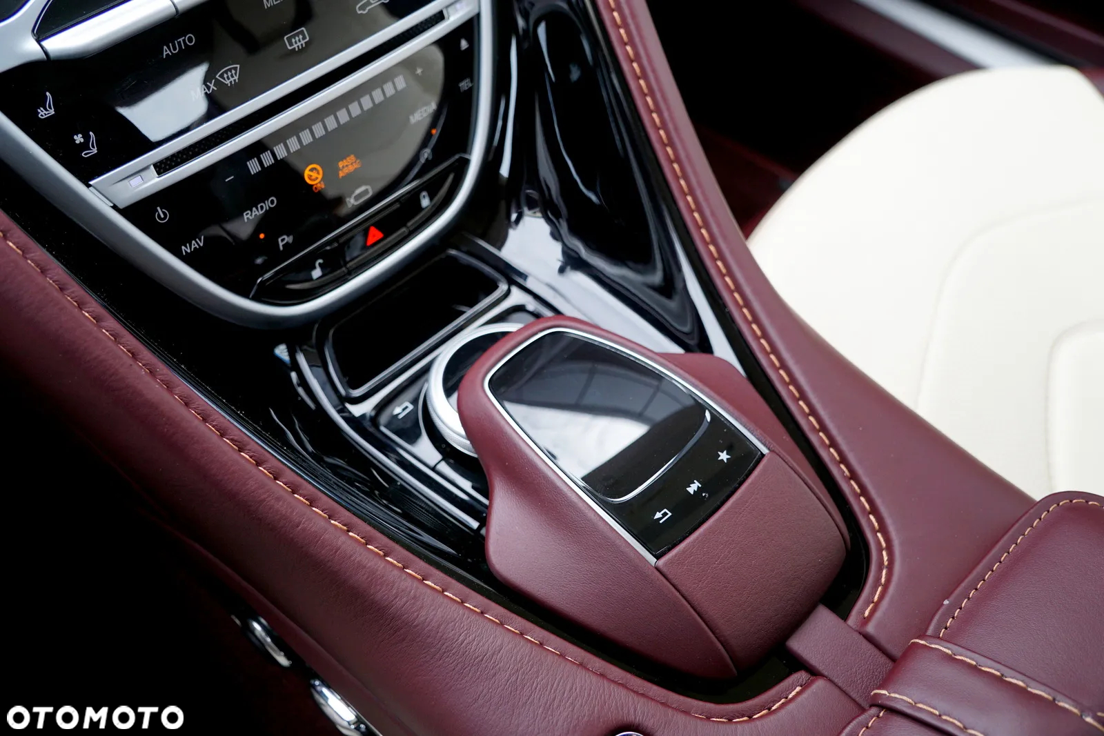 Aston Martin DBS Superleggera Standard - 39