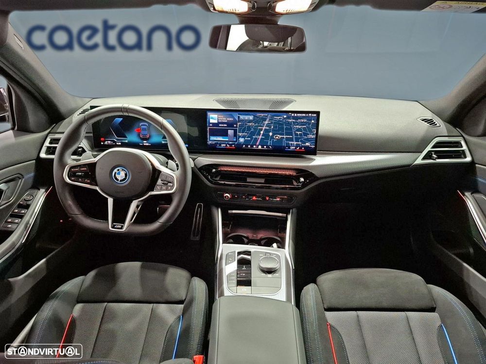 BMW 330 e Pack Desportivo M Pro Auto - 8