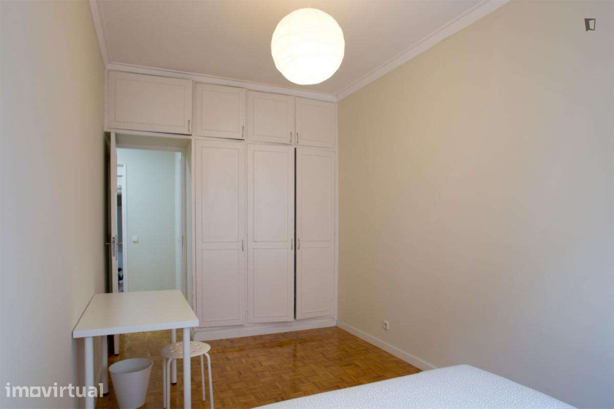 Quarto - localizado em Benfica Lisbon - Grande imagem: 2/10