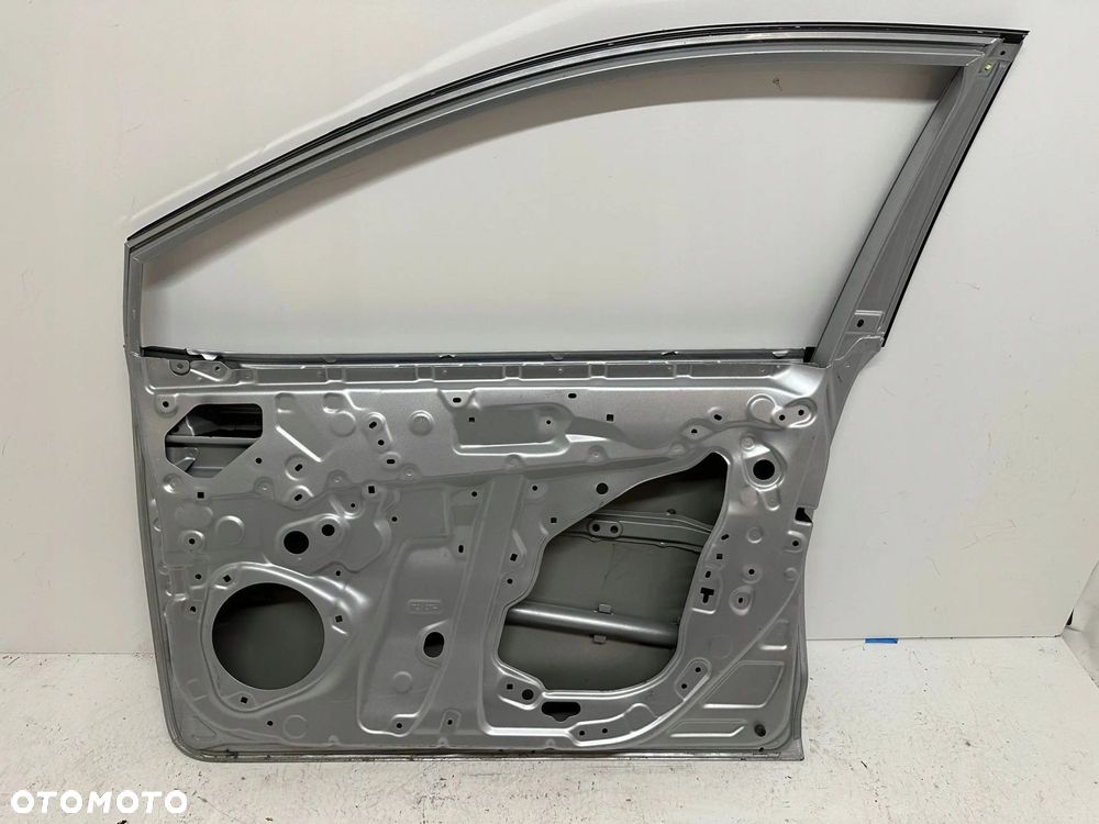 DRZWI PRAWE PRZEDNIE TOYOTA COROLLA E21 - 6