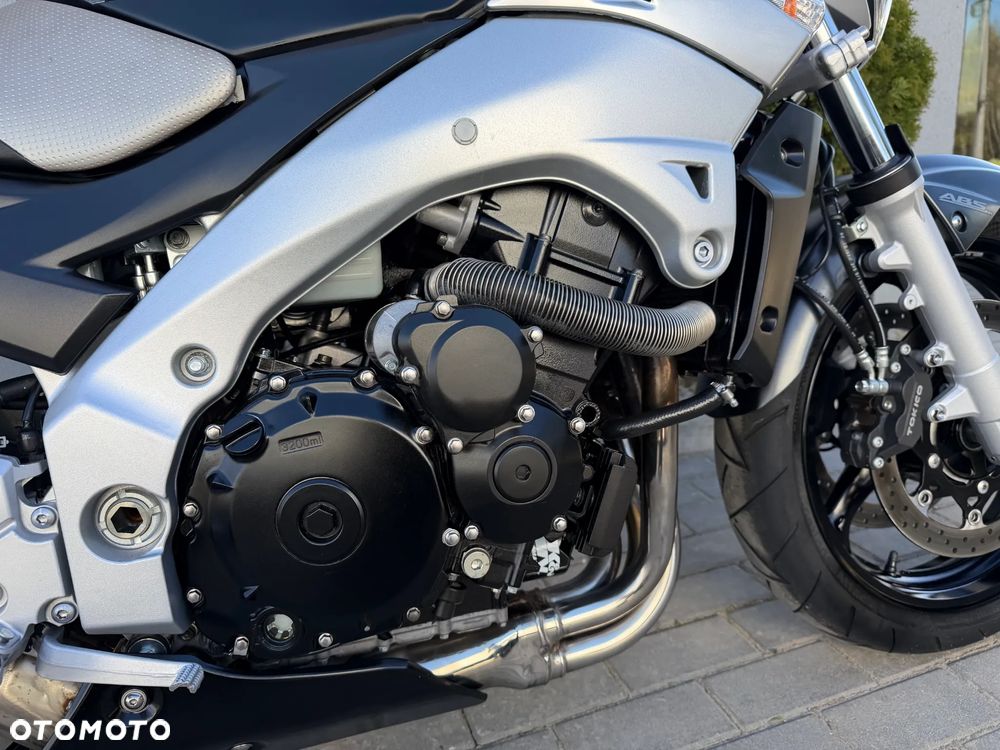 Suzuki GSR - 17