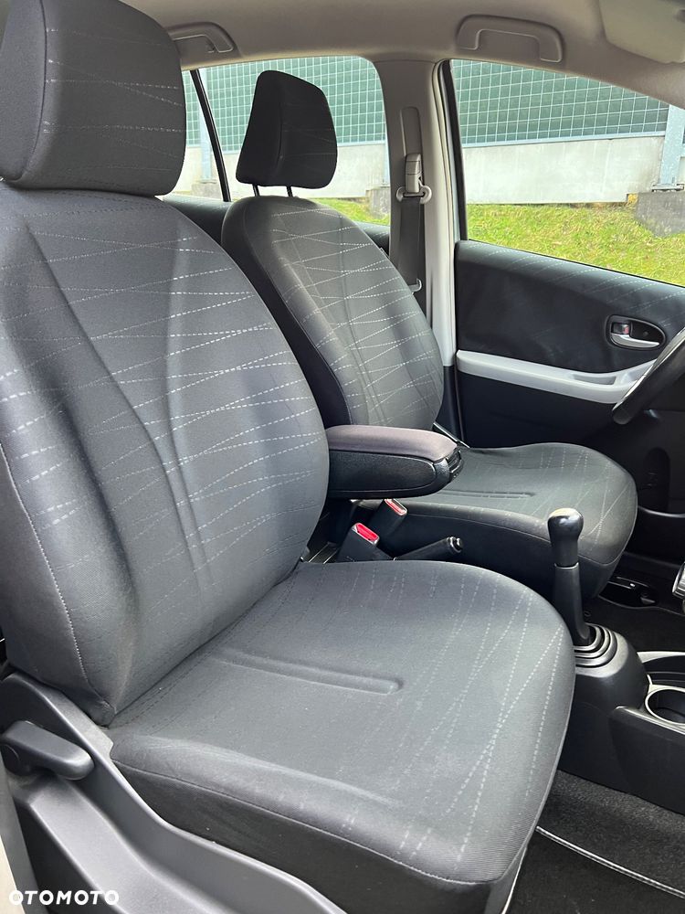 Toyota Yaris 1.3 Sol - 9