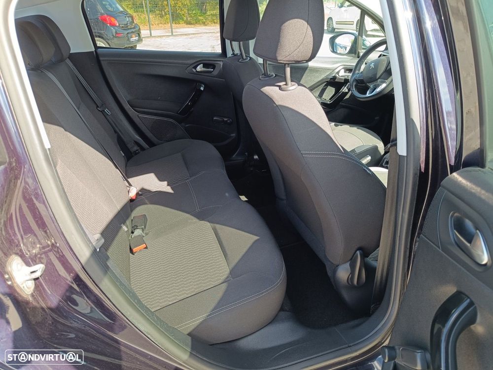 Peugeot 208 1.2 VTi SE Style - 12