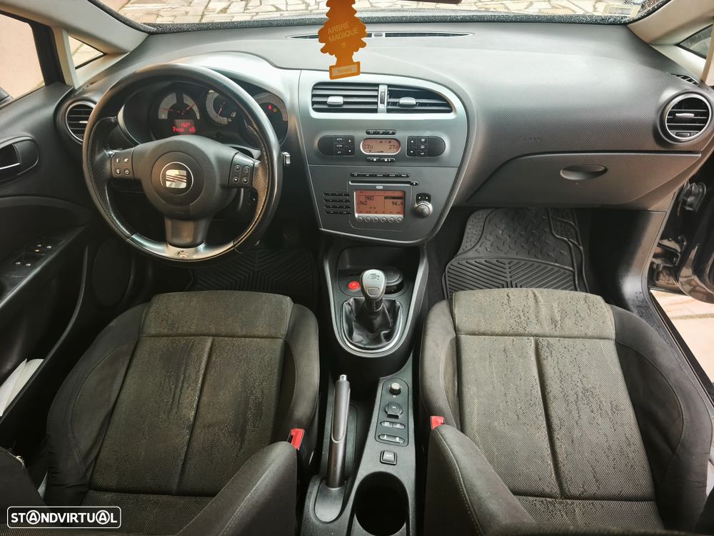 SEAT Leon 2.0 TDI DPF FR - 17