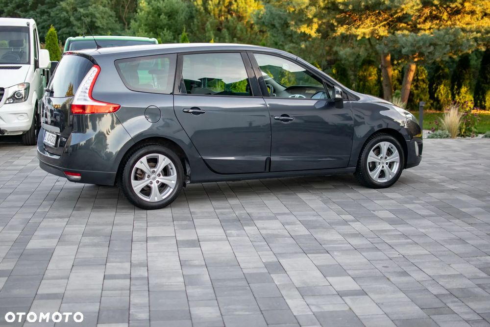 Renault Grand Scenic - 21