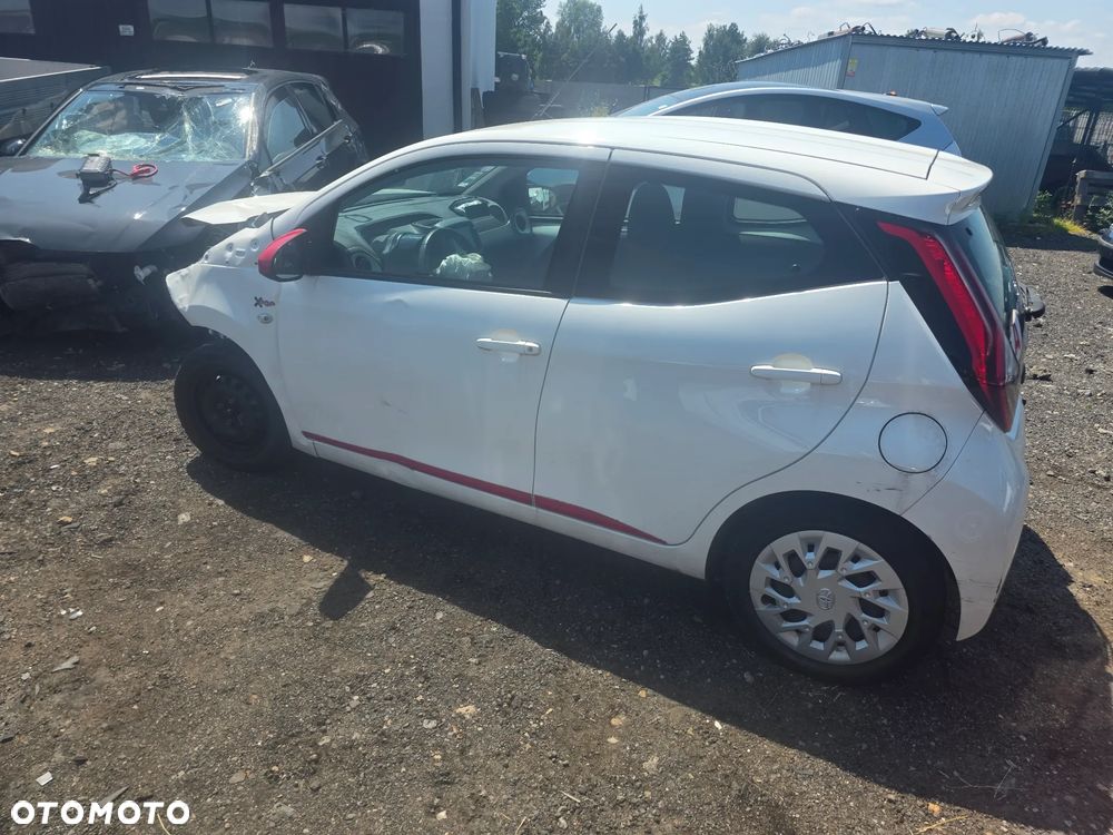 Toyota Aygo x-play - 3