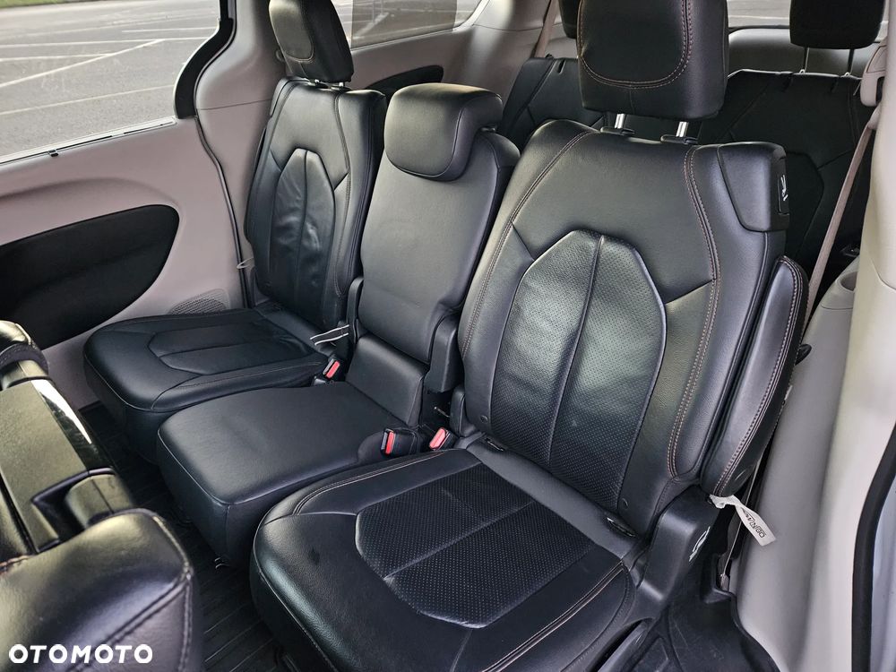 Chrysler Pacifica - 7