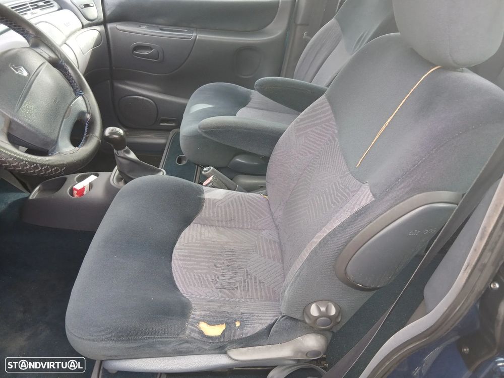 Renault Espace 2.2 dCi Authentique - 2