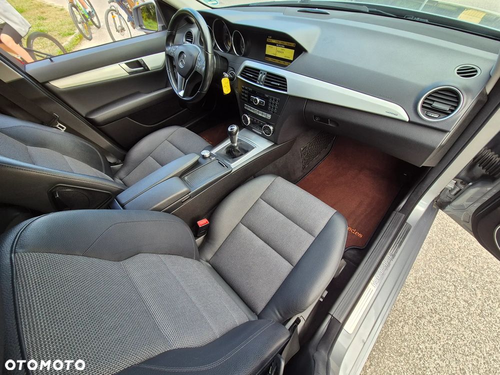 Mercedes-Benz Klasa C 180 T BlueEFFICIENCY Avantgarde - 11