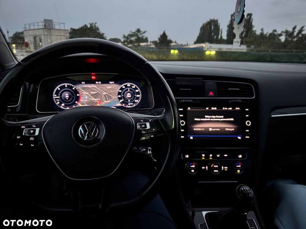 Volkswagen Golf - 31