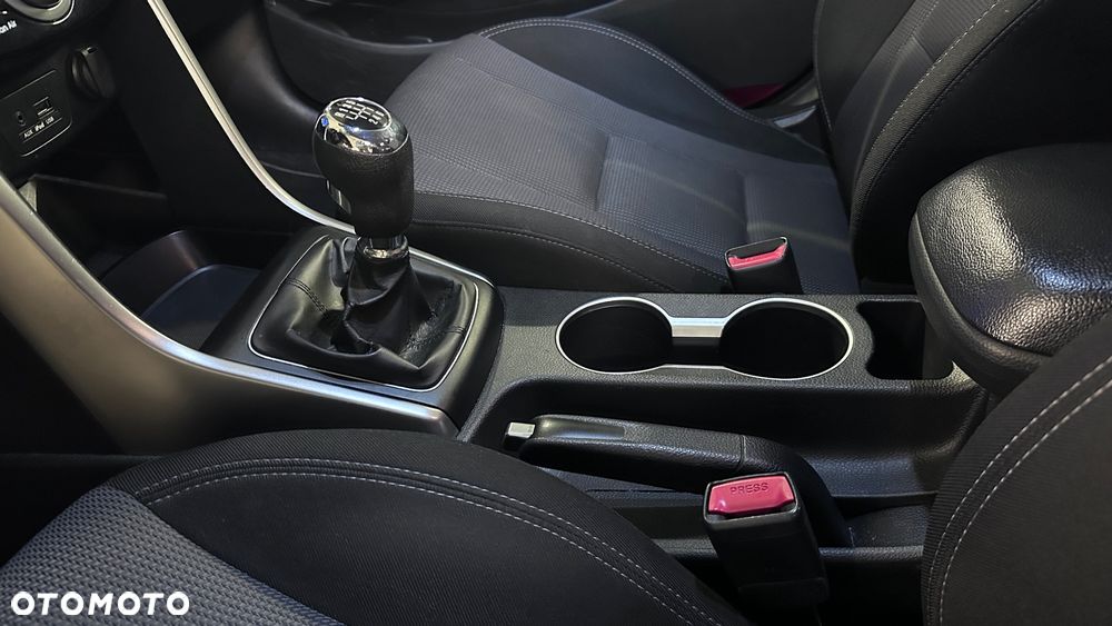 Hyundai i30 blue 1.6 CRDi YES Gold - 28