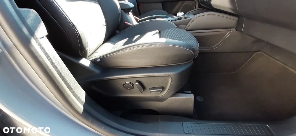 Ford Kuga 2.0 EcoBlue 4x4 TITANIUM - 11