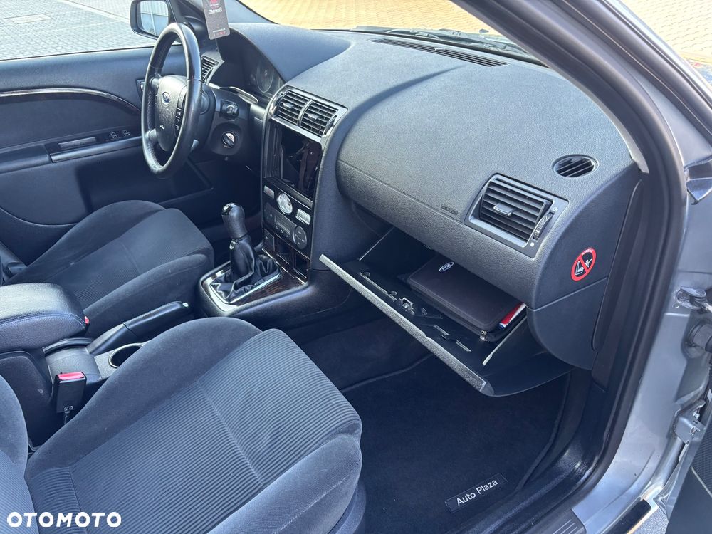 Ford Mondeo 2.0 TDDi Ghia - 12