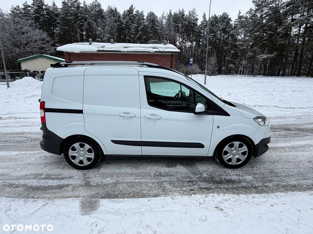 Ford Transit Courier - 13