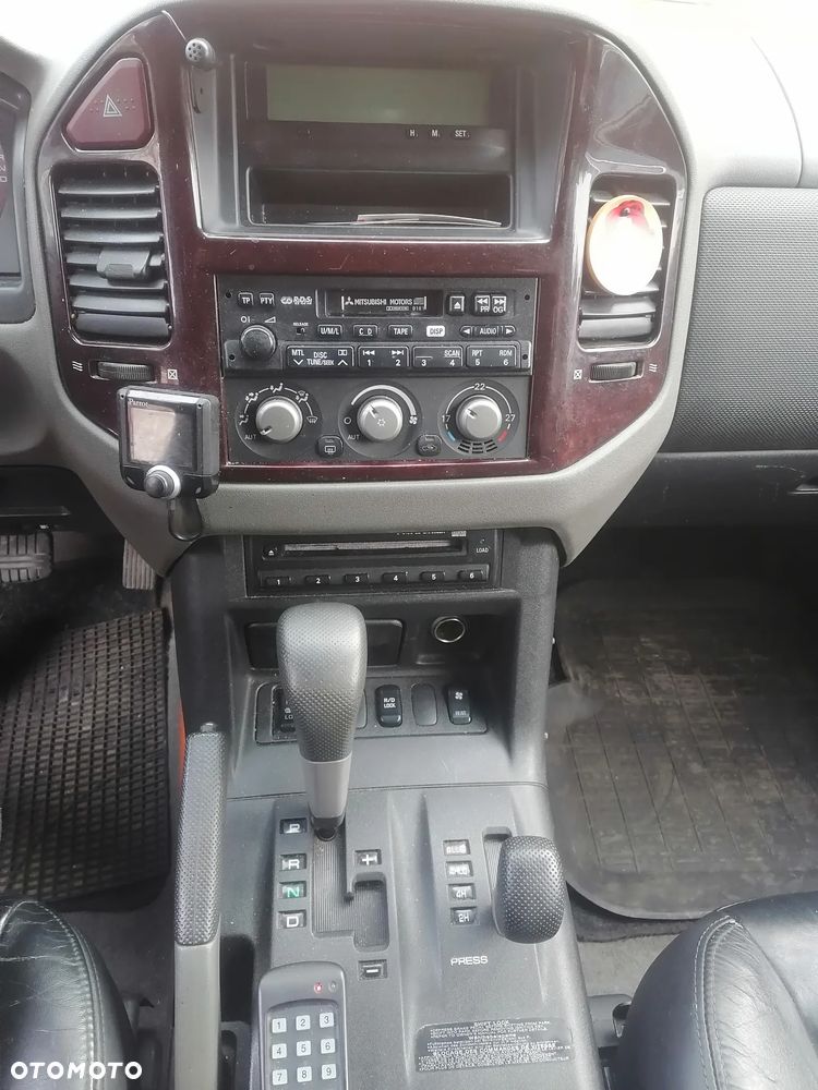 Mitsubishi Pajero - 6