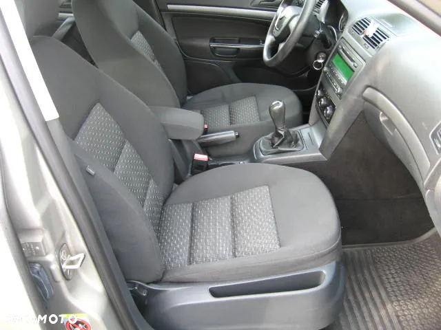 Skoda Octavia 1.6 Ambiente - 17