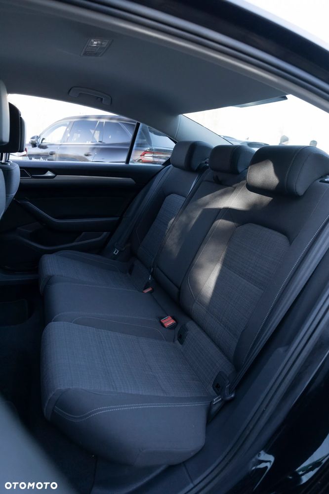 Volkswagen Passat 2.0 TDI EVO Business DSG - 9