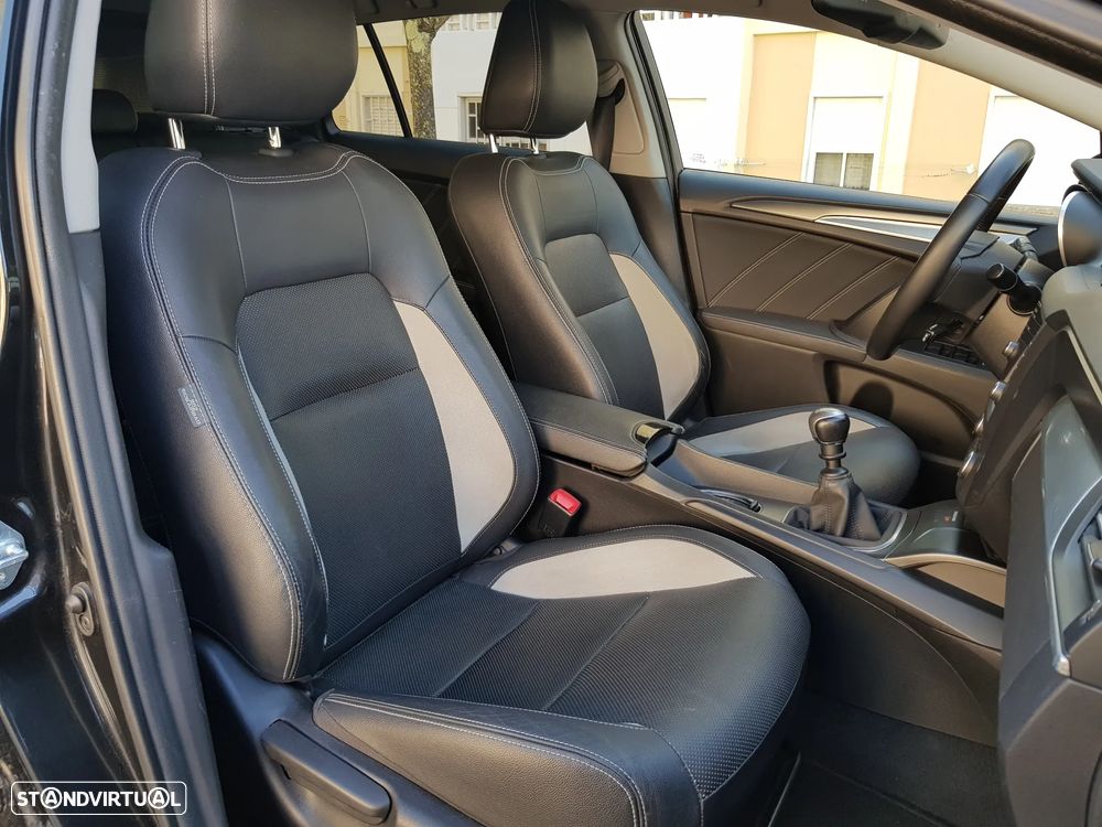Toyota Avensis Touring Sports 1.6 D-4D Luxury+GPS - 34