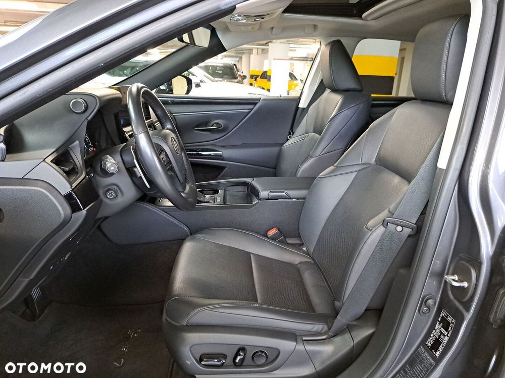 Lexus ES 300h Business Edition - 12