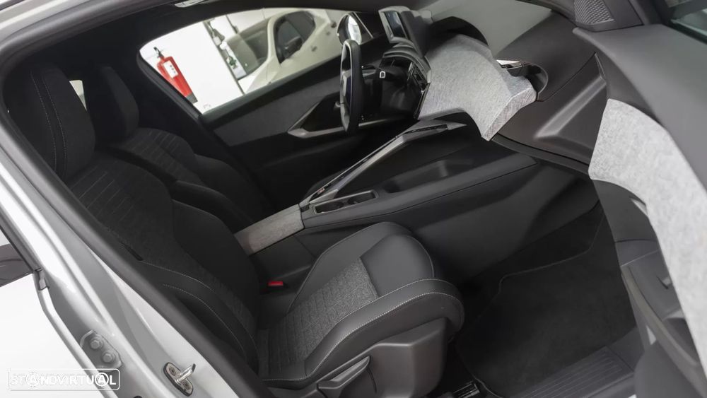 Peugeot 5008 1.2 Hybrid Allure e-DCS6 — fotografia 15