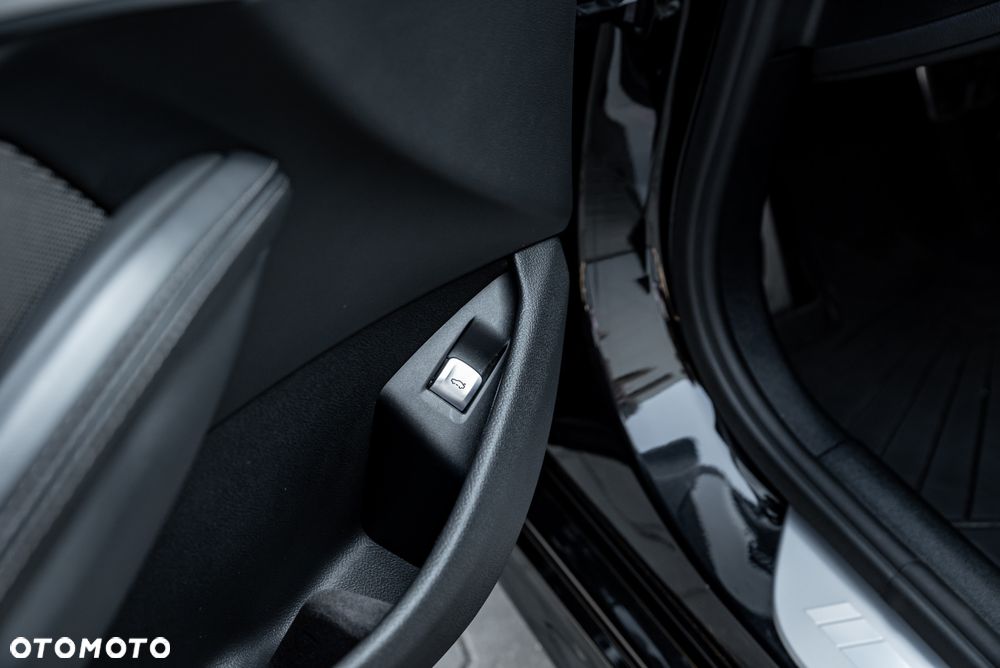 BMW Seria 8 - 23