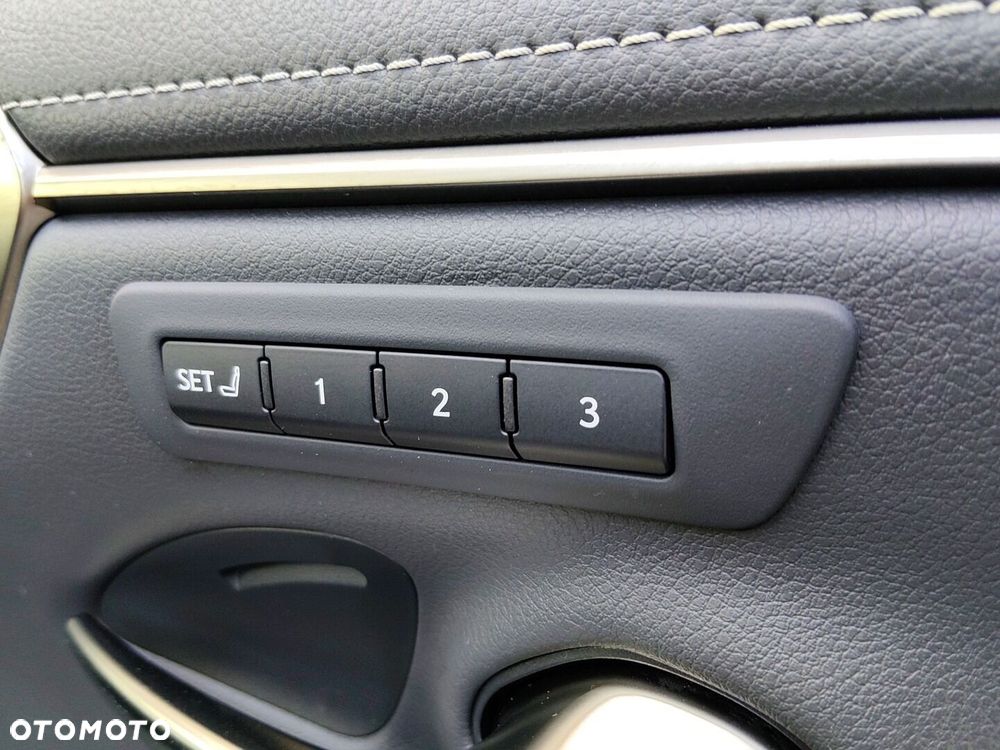 Lexus ES 300h Omotenashi - 18