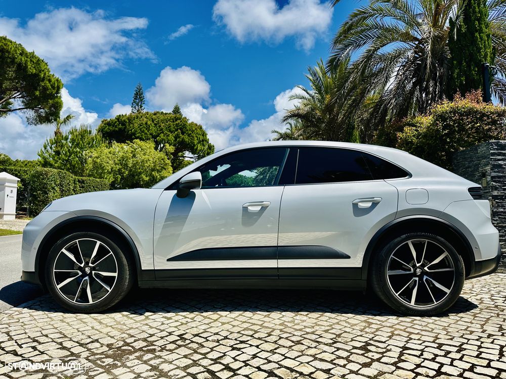 Porsche Macan Electric - 17