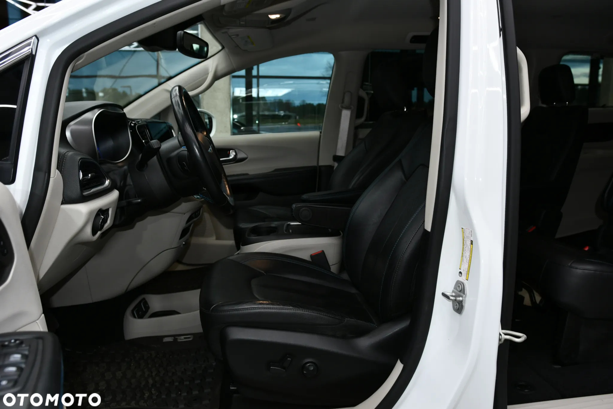 Chrysler Pacifica - 15