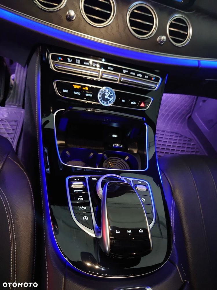 Mercedes-Benz Klasa E 300 9G-TRONIC - 16