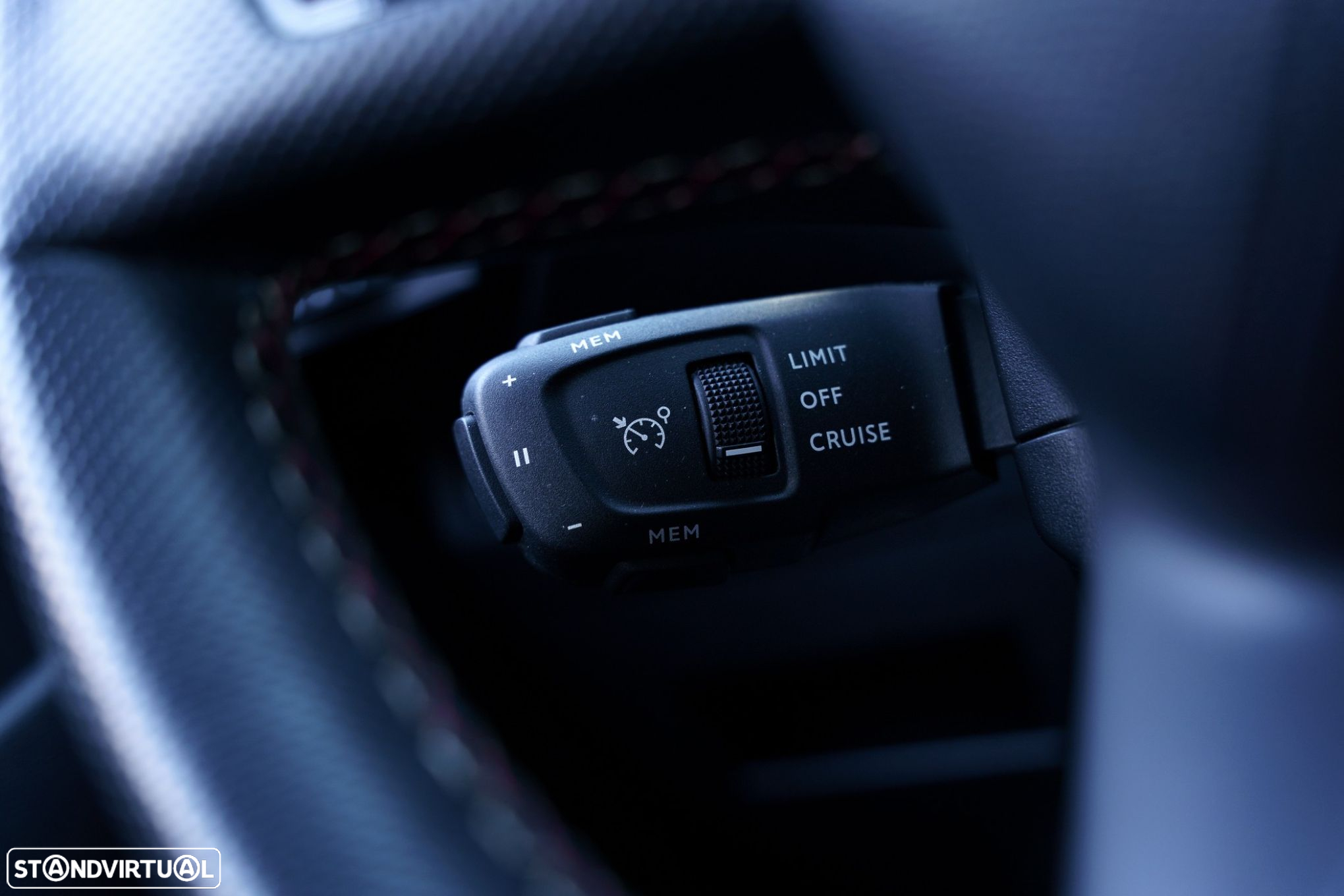 DS DS7 Crossback - 29