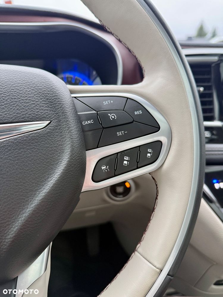 Chrysler Pacifica - 31